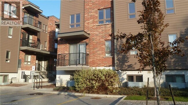 361 Lancaster St W in Kitchener, ON - Building Photo - Building Photo