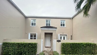 5570 SW 70th Pl S in Miami, FL - Building Photo - Building Photo