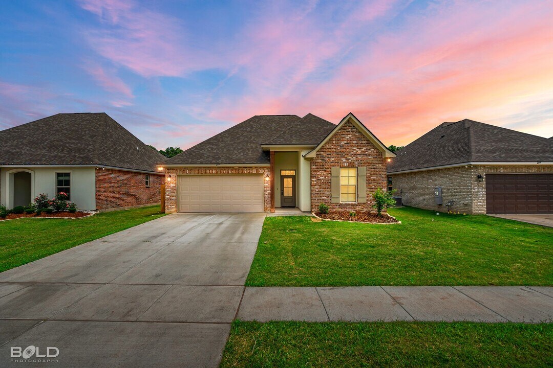 211 Hyperion st in Bossier City, LA - Building Photo
