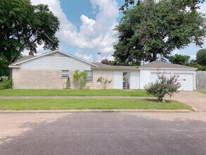 8902 Sharpview Dr in Houston, TX - Building Photo - Building Photo
