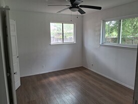 207 Arnett Dr in Euless, TX - Building Photo