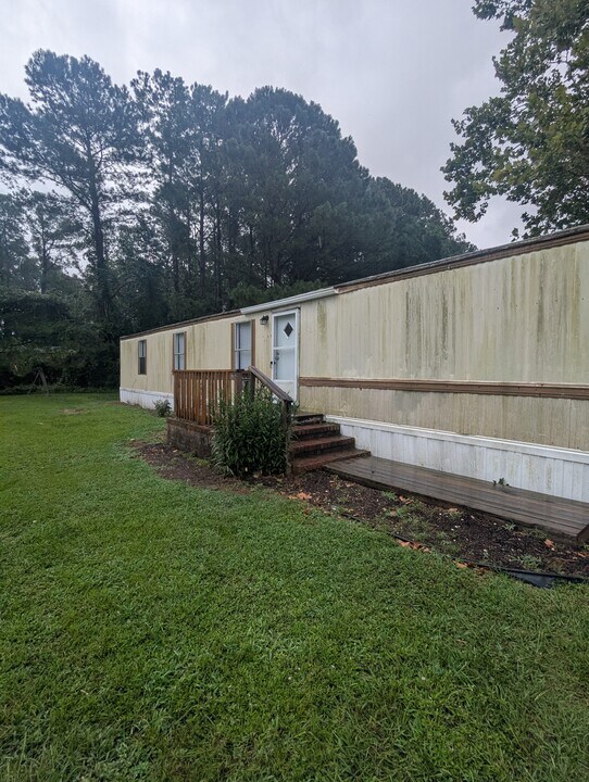 81 Lori Ln in Burgaw, NC - Building Photo