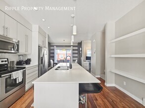 5305-5332 32 Ave SW in Calgary, AB - Building Photo - Building Photo