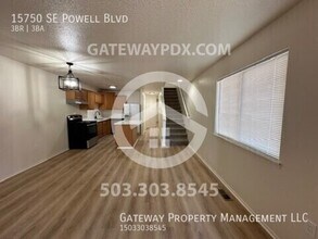 15750 SE Powell Blvd in Portland, OR - Building Photo - Building Photo