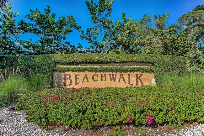 649 Beachwalk Cir in Naples, FL - Foto de edificio - Building Photo