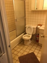 4 Adella Pl, Unit 1 in Boston, MA - Foto de edificio - Building Photo