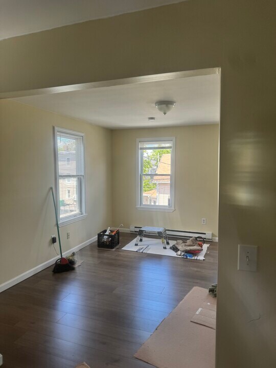 111 Ennell St, Unit Ennell in Lowell, MA - Building Photo