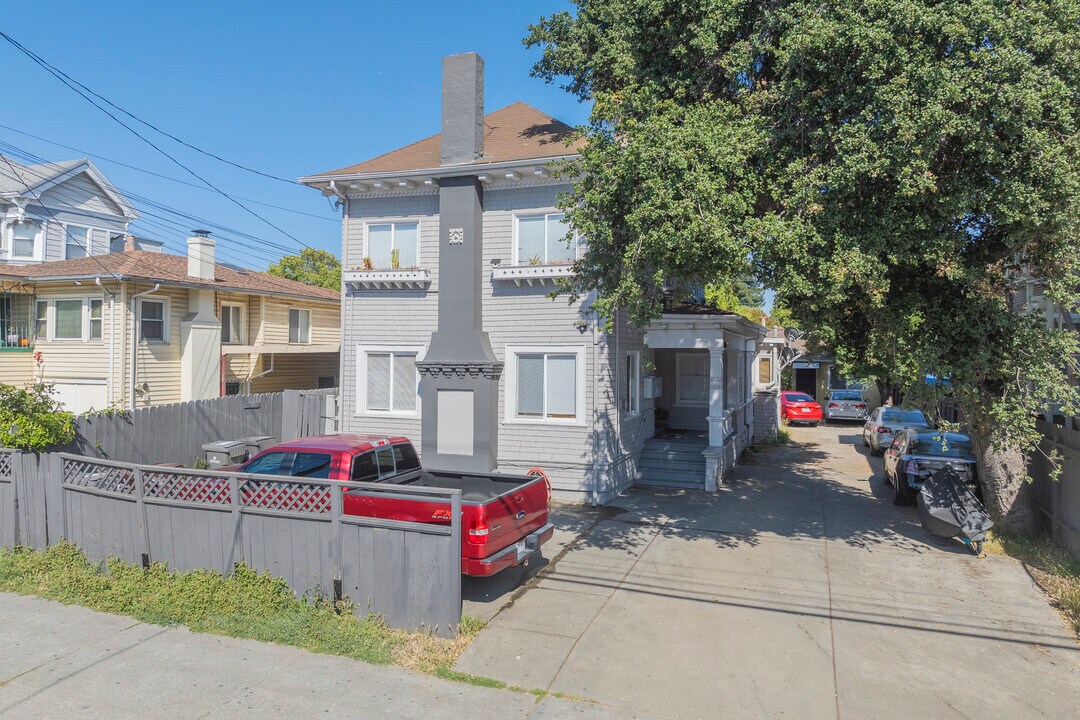 1832 Fruitvale Ave in Oakland, CA - Building Photo