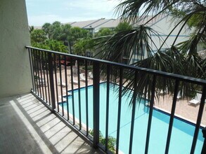 708 Executive Center Dr in West Palm Beach, FL - Building Photo - Building Photo