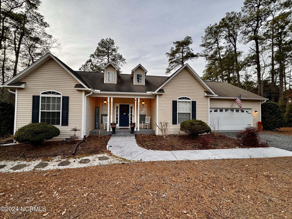 4 Lake Ct in Pinehurst, NC - Building Photo