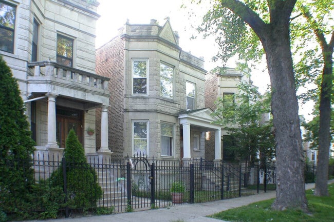 property at 2036 N Sawyer Ave