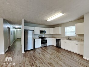 5388 Daniel St in Mableton, GA - Foto de edificio - Building Photo