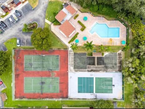 10343 Greenhouse Rd in Pembroke Pines, FL - Building Photo