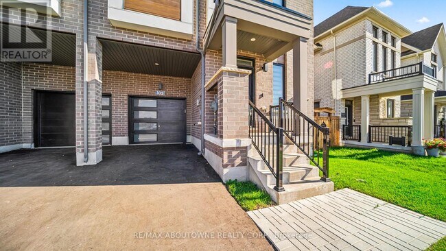102 Settlers Rd E in Oakville, ON - Building Photo - Building Photo