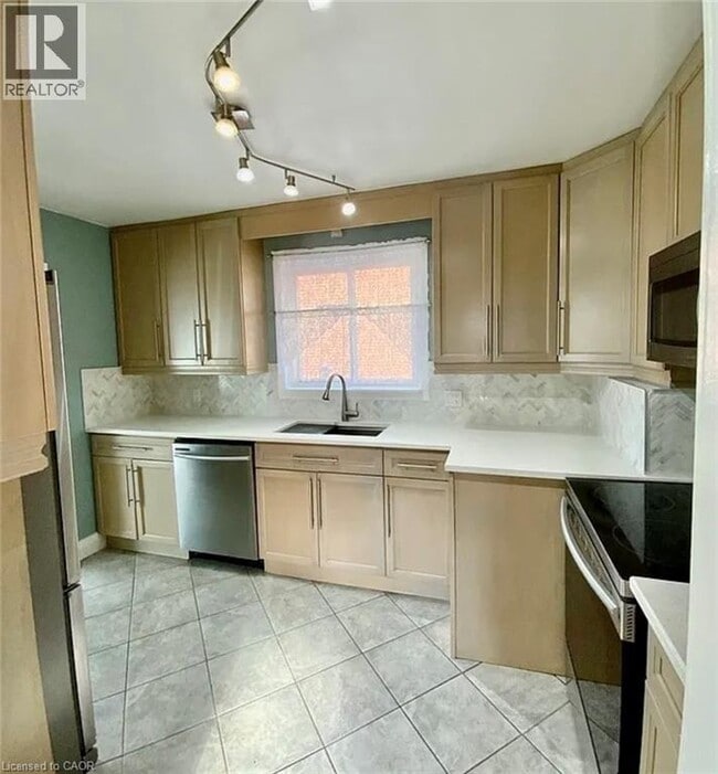 7016 Hagar Ave in Niagara Falls, ON - Building Photo - Building Photo