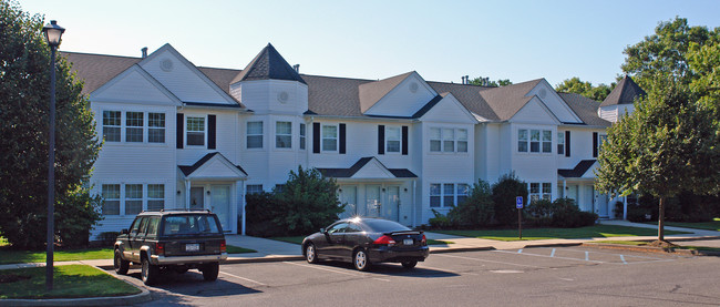 1-50 Victorian Ln in Medford, NY - Building Photo - Building Photo