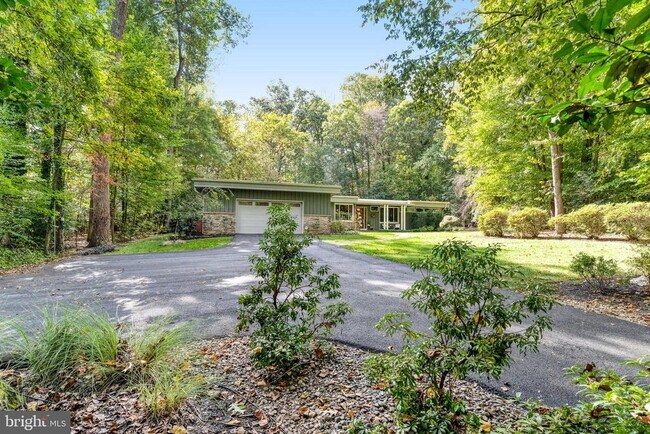 3416 Barkley Dr in Fairfax, VA - Building Photo - Building Photo