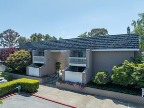 675 Sharon Park Dr in Menlo Park, CA - Building Photo - Building Photo