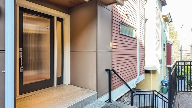 7757 Sand Point Way NE in Seattle, WA - Building Photo - Building Photo