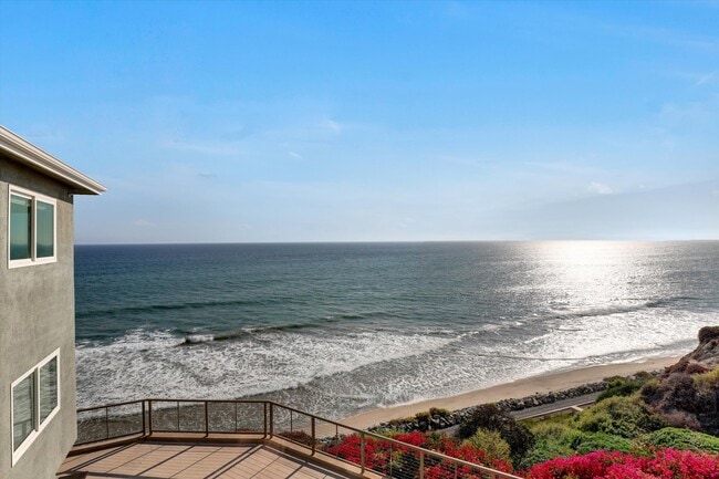 811 Buena Vista in San Clemente, CA - Foto de edificio - Building Photo