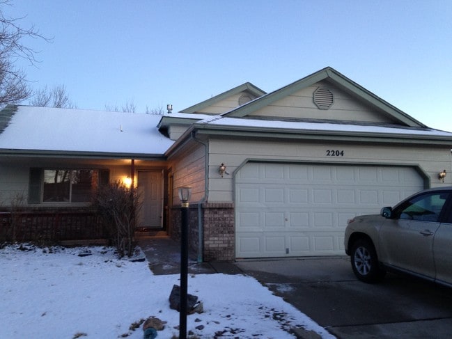property at 2204 S Del Norte Dr