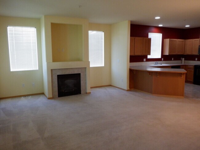 2010 Garry Oaks Ave in Dupont, WA - Building Photo - Building Photo