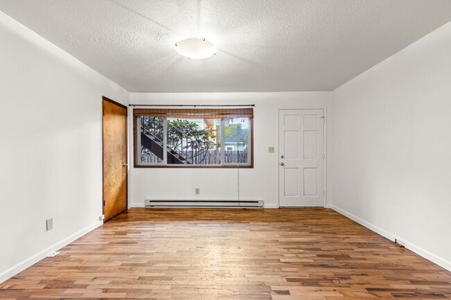 121 SE 30th Pl in Portland, OR - Building Photo - Building Photo