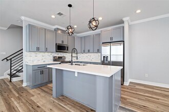 1028 Melneeka Ln in Houston, TX - Building Photo - Building Photo