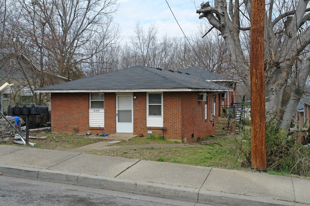 2210 Morena St in Nashville, TN - Foto de edificio