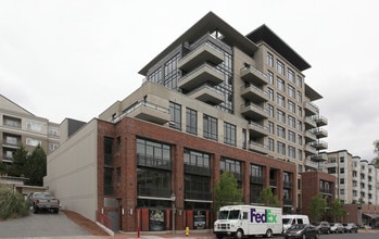 One Main Street Condos in Bellevue, WA - Foto de edificio - Building Photo