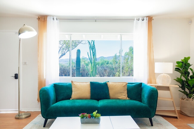 property at 61740 Oleander Dr