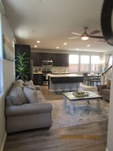 1955 Blue Sage Ln in Santa Maria, CA - Foto de edificio - Building Photo