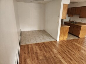 15 W Marshall St, Unit 102 in Rice Lake, WI - Foto de edificio - Building Photo