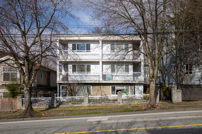 2257 Dundas St in Vancouver, BC - Building Photo - Building Photo