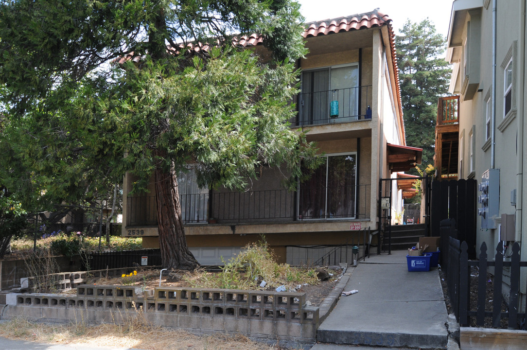 2539 M Luther King Jr Way in Berkeley, CA - Building Photo