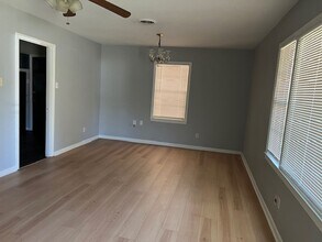 621 Wesley Ln E in Mobile, AL - Building Photo - Building Photo