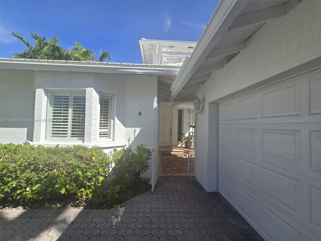 4 Turtle Walk in Key Biscayne, FL - Foto de edificio - Building Photo