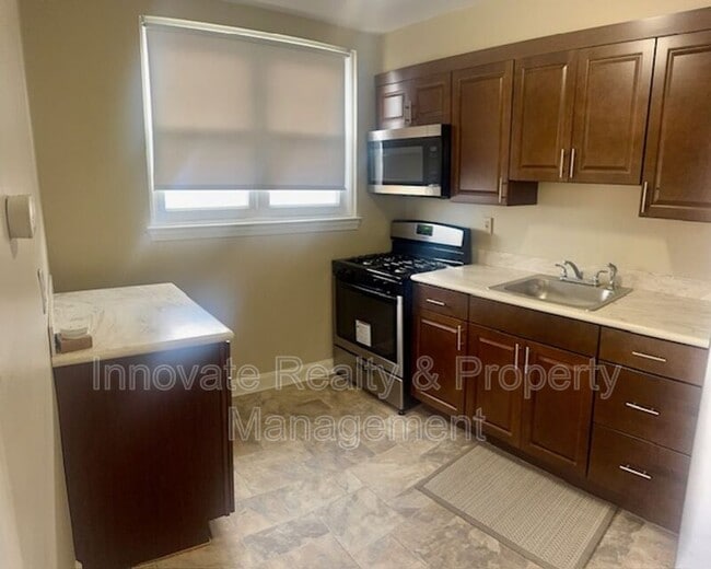 910 E Sharpnack St in Philadelphia, PA - Building Photo - Building Photo