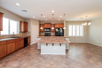 4056 E Alamo St in San Tan Valley, AZ - Foto de edificio - Building Photo