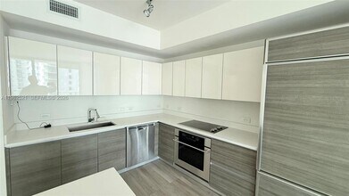 1100 S Miami Ave in Miami, FL - Building Photo - Building Photo