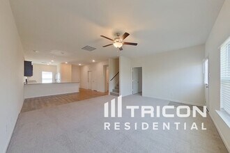 106 Palomino Bnd Dr in Newark, TX - Building Photo - Building Photo