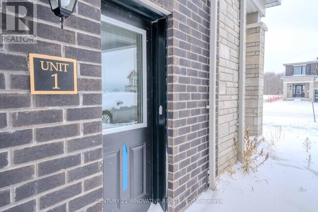 137 Terry Fox Dr in Barrie, ON - Building Photo - Building Photo