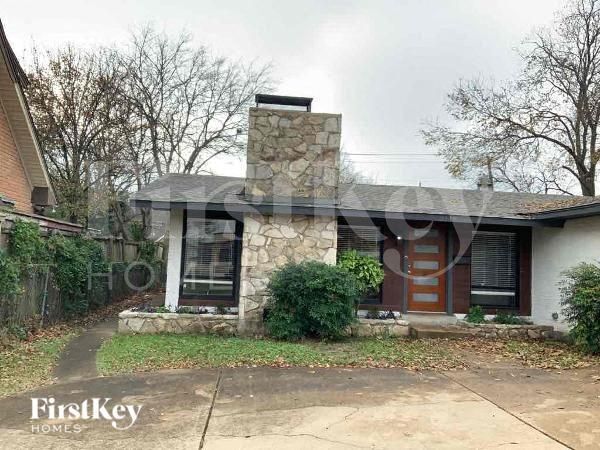 2118 Tosca Ln in Dallas, TX - Building Photo