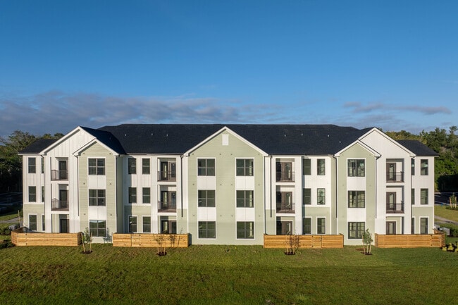 Evolve Grove Park in Fruitland Park, FL - Foto de edificio - Building Photo