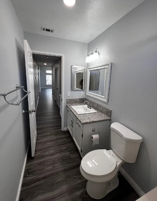 824 Lois Ln in Lancaster, CA - Building Photo - Building Photo