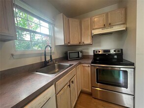 531 Campus St-Unit -B in Kissimmee, FL - Building Photo - Building Photo