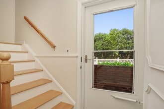 52 Sherwood Pl in Greenwich, CT - Building Photo - Building Photo