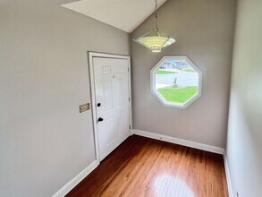2010 Shadow Bluff Ct NE in Marietta, GA - Foto de edificio - Building Photo