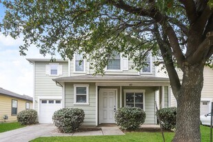 411 Remington Creek Dr in Houston, TX - Building Photo