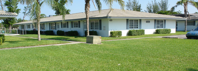 3281 Coral Hills Dr in Coral Springs, FL - Foto de edificio - Building Photo